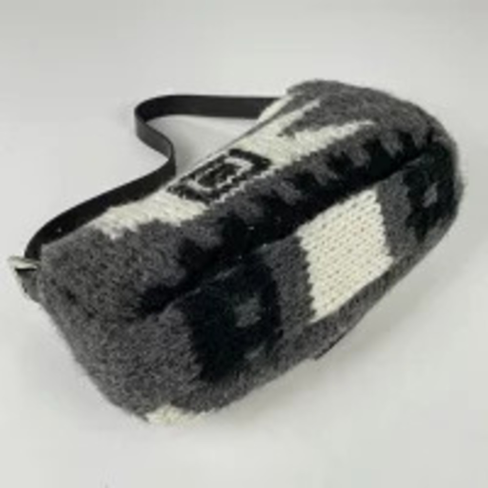 Fendi Gray Knit Shoulder Mamma White Wool Bag Bucket Black